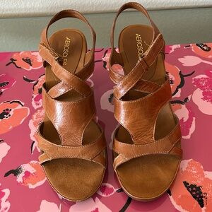 NWT NIB Aerosoles Platform Women’s Sandal in dark tan leather 9